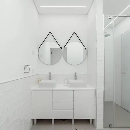 Modern By Hosty *