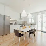 Сasa de vacaciones Modern By Hosty *